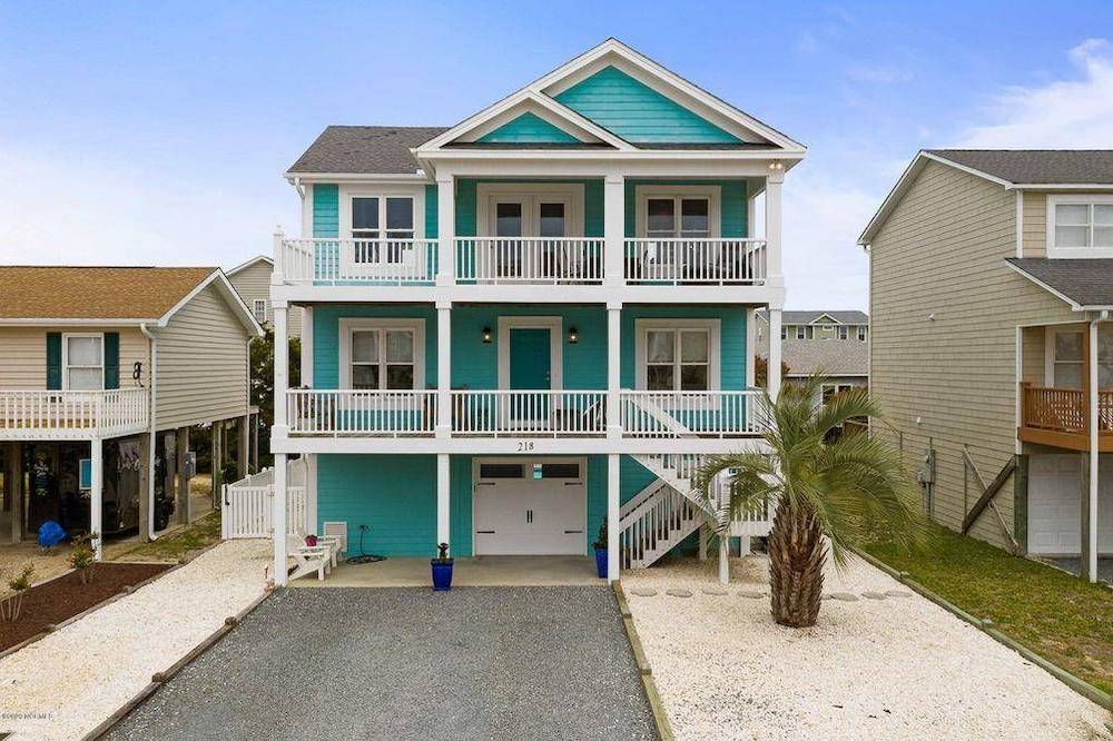 Exterior of vacation rental in Holden Beach, NC. 